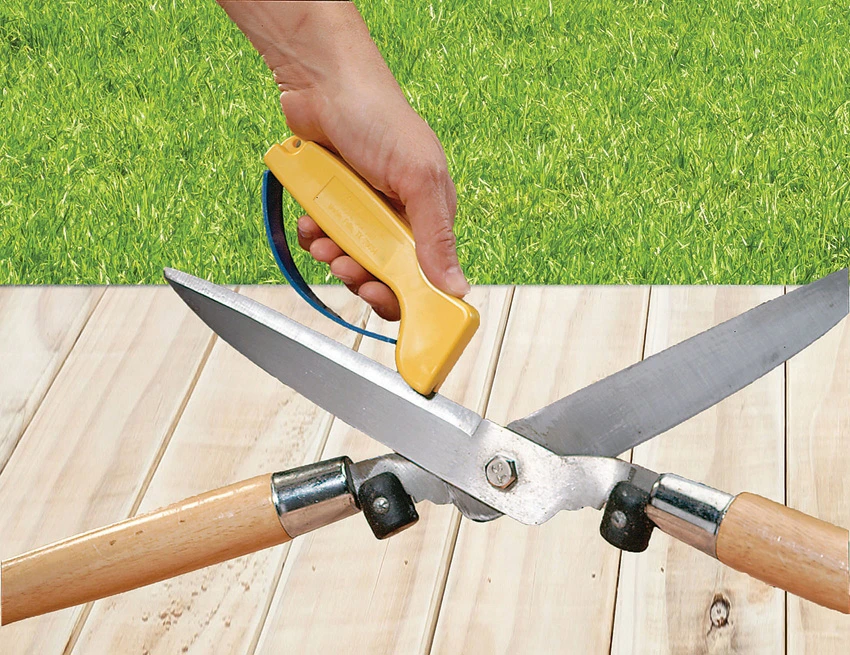 AccuSharp ShearSharp Scissor Sharpener Model 002C