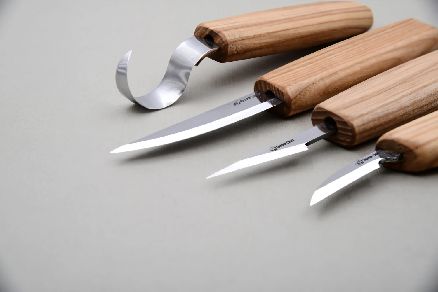 BeaverCraft S09 – Wood Carving Tool Set (4 Knives In Roll)